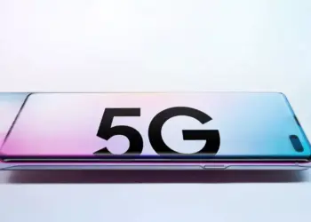 Ilustrasi layar ponsel 5G RAM 12GB harga 3 jutaan dengan koneksi internet cepat.