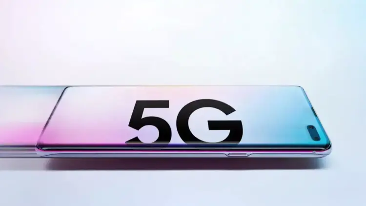 Ilustrasi layar ponsel 5G RAM 12GB harga 3 jutaan dengan koneksi internet cepat.