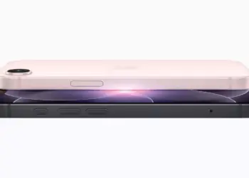iPhone 17e hadir dengan profil desain yang lebih ramping dan elegan, tersedia dalam berbagai pilihan warna menarik.