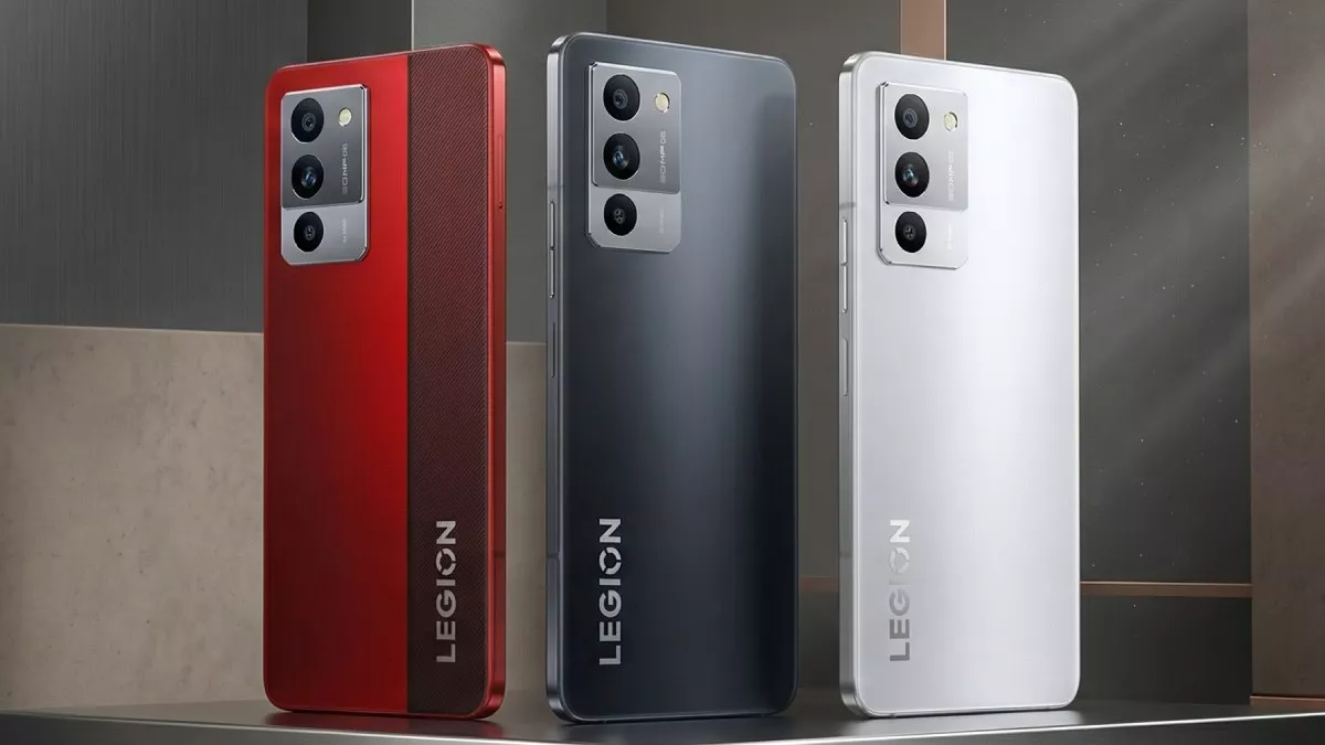 Tiga pilihan warna elegan Lenovo Legion Y70 siap temani aktivitas gaming nonstop Anda.
