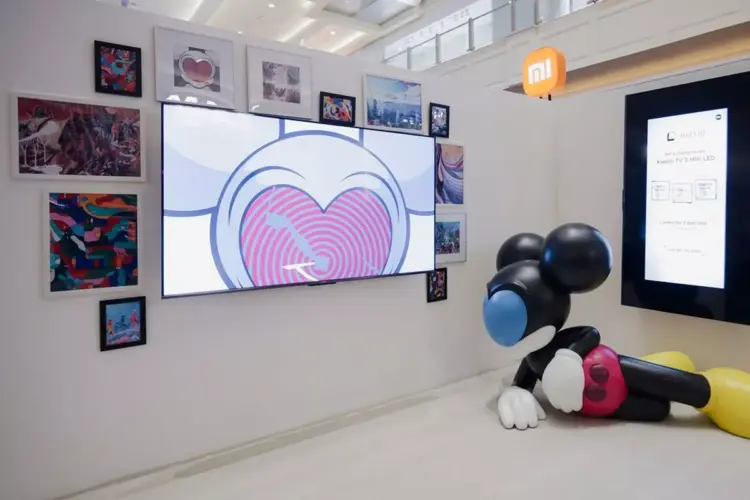 Xiaomi memamerkan jajaran lini Smart TV premium interaktif berbasis teknologi cerdas di area pameran.