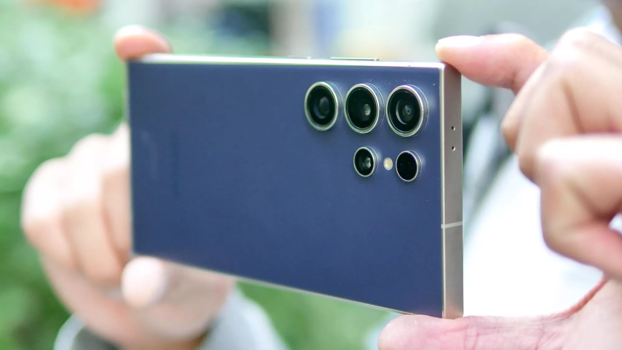 Samsung Galaxy S27 Ultra dikabarkan akan mengandalkan crop sensor besar untuk menggantikan fungsi lensa 3x telephoto.