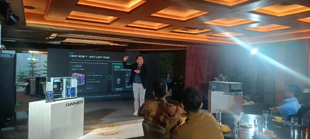 Presentasi produk hardware server AI Rainer oleh Axioo mengenai kesiapan infrastruktur Local AI di Indonesia pada tahun 2026.