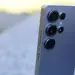 Desain elegan Samsung Galaxy S27 Ultra yang tetap mempertahankan identitas khas lini Ultra meski ada rumor pengurangan jumlah lensa.