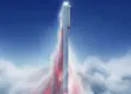 Teaser resmi iQOO 15T yang menonjolkan desain bodi ultra tipis dari tampak samping berlatar belakang awan dan efek petir.