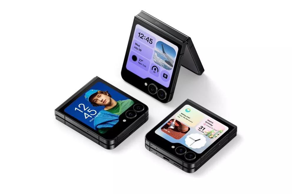 Berbagai pilihan widget dan kustomisasi pada layar cover Samsung Galaxy Z Flip 8.