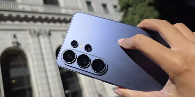 Tampilan dekat konfigurasi lensa kamera canggih Galaxy S26 Ultra yang menjadi andalan baru kreator konten.