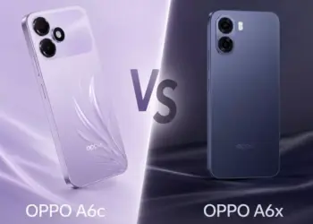 Perbedaan visual yang mencolok antara varian warna OPPO A6c vs OPPO A6x dari sisi casing belakang.
