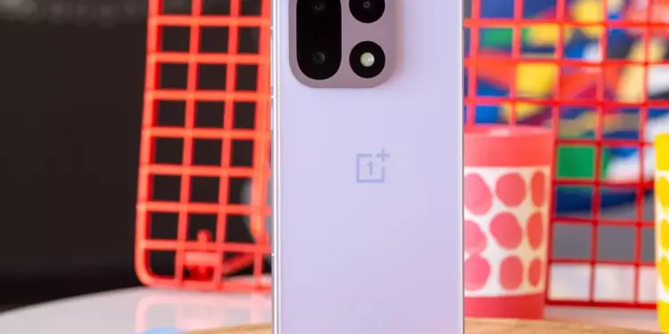 OnePlus 16 dikabarkan akan mengusung sensor kamera utama hingga 200MP untuk kualitas fotografi kelas profesional.