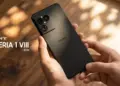 Sony Xperia 1 VIII dalam genggaman, memberikan gambaran nyata dimensi dan build quality yang akan diluncurkan dalam waktu dekat.