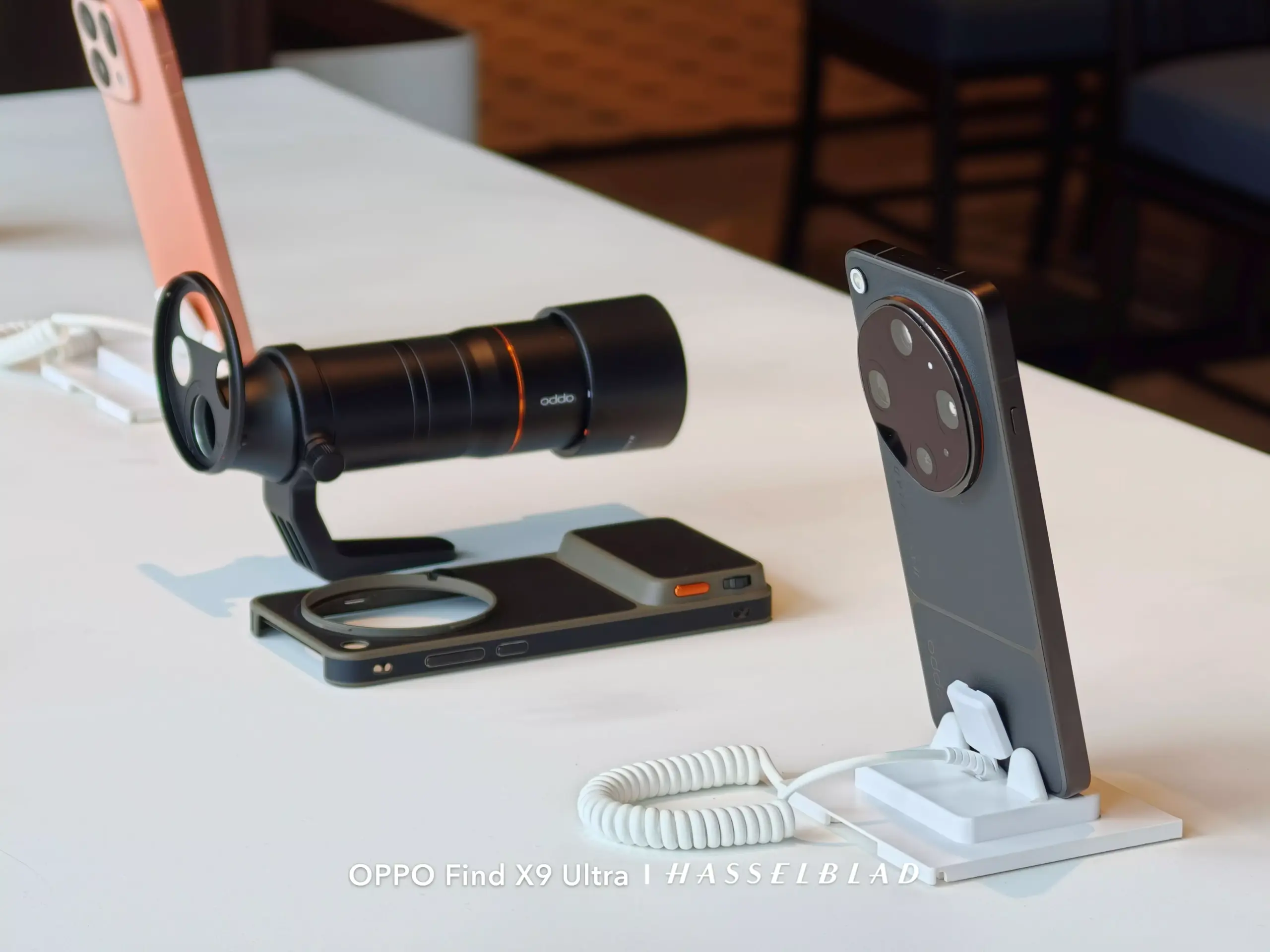 Display aksesoris lensa dan case modular pendukung OPPO Find X9 Ultra