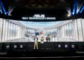Perwakilan ASUS Indonesia memamerkan jajaran laptop ASUS terbaru 2026 yang dilengkapi teknologi AI lokal Omni di acara peluncuran resmi Jakarta.