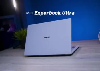 ASUS ExpertBook Ultra warna Morn Grey berbahan Magnesium Alloy dengan desain tipis dan premium di atas meja kerja.