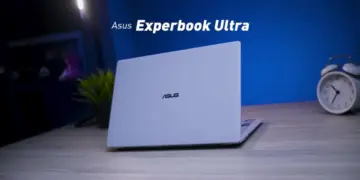 ASUS ExpertBook Ultra warna Morn Grey berbahan Magnesium Alloy dengan desain tipis dan premium di atas meja kerja.
