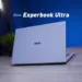 ASUS ExpertBook Ultra warna Morn Grey berbahan Magnesium Alloy dengan desain tipis dan premium di atas meja kerja.