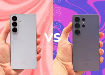 Desain bodi belakang Galaxy S26 Plus (kiri) versus versi premium Galaxy S26 Ultra (kanan).