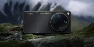 Desain bodi belakang smartphone flagship OPPO Find X9 Ultra dengan modul kamera Hasselblad berlatar pemandangan pegunungan.