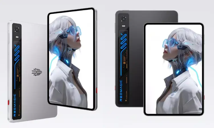Dua varian warna RedMagic Gaming Tablet 5 Pro, hitam dan silver, bersanding dengan tampilan layar depan ber-wallpaper karakter anime siber.