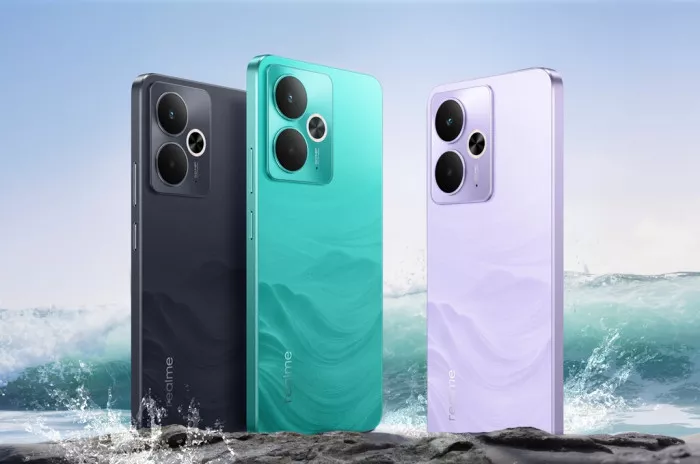 Tiga pilihan warna HP Realme RAM 12 GB termurah harga 2 jutaan dengan latar belakang ombak laut.