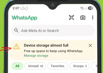 Pemberitahuan Device storage almost full atau memori penuh di dalam aplikasi WhatsApp