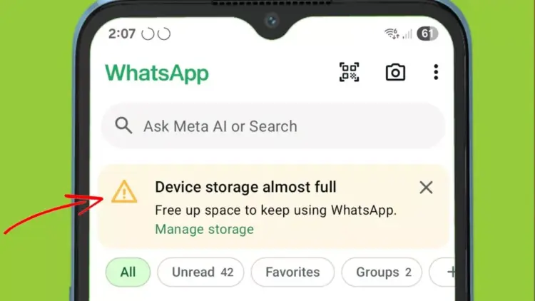 Pemberitahuan Device storage almost full atau memori penuh di dalam aplikasi WhatsApp