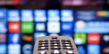 Masuk ke menu pengaturan atau smart hub untuk mulai menerapkan setting Samsung TV guna mengunduh aplikasi resmi penyiar Piala Dunia 2026.