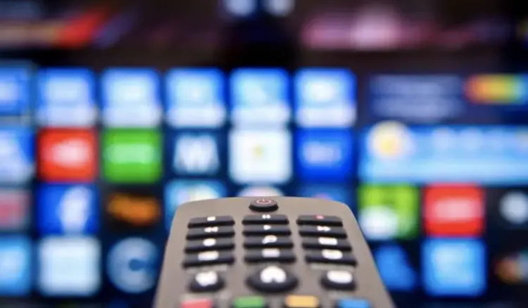 Masuk ke menu pengaturan atau smart hub untuk mulai menerapkan setting Samsung TV guna mengunduh aplikasi resmi penyiar Piala Dunia 2026.