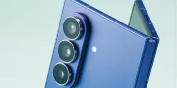 HP baru rilis Samsung Galaxy model lipat warna biru dengan konfigurasi tiga kamera belakang vertikal.