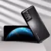 Studio shot Infinix Zero Ultra hitam di atas plinth geometris putih, menampilkan layar dengan wallpaper planet biru, menunjukkan harga terbaru hp tecno dan infinix.
