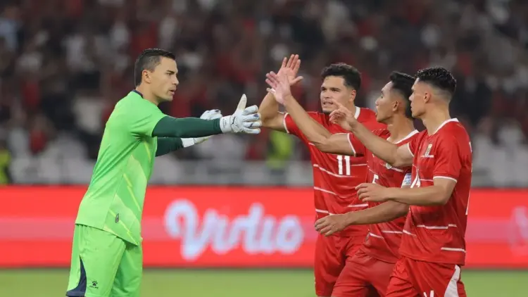 Kiper dan bek Timnas Indonesia berkoordinasi menjelang laga hidup mati kontra Mozambik malam ini.