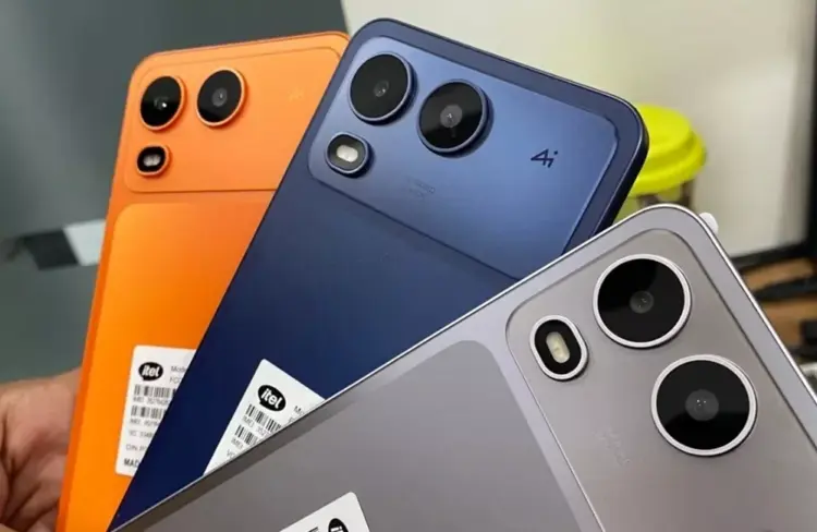 Tiga varian warna asli dari smartphone itel A200 yaitu oranye, biru tua, dan abu-abu saat dipegang langsung.
