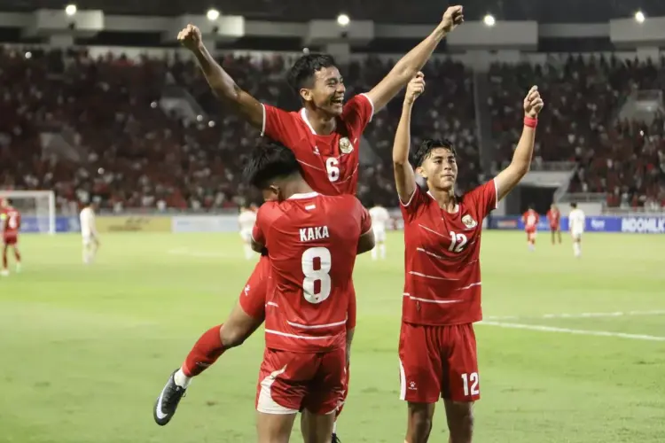 Kegembiraan para pemain Timnas Indonesia U-19 setelah mencetak gol, menunjukkan kerja sama tim yang solid menjelang laga kontra Australia.