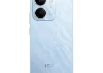 Bocoran render resmi iQOO Z11i varian warna biru yang menampilkan estetika desain modern dengan tekstur bodi unik mirip marmer.