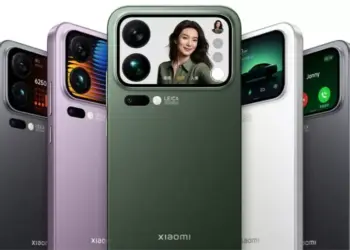 Desain futuristik bodi belakang Xiaomi 18 Pro yang menampilkan layar mini multifungsi di samping modul dua kamera besar.