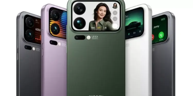 Desain futuristik bodi belakang Xiaomi 18 Pro yang menampilkan layar mini multifungsi di samping modul dua kamera besar.