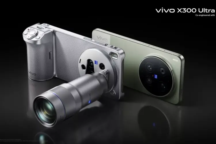 Konsep produk Vivo X300 Ultra bersanding dengan perangkat rig kamera eksternal dan lensa telefoto modular Zeiss.