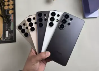 Deretan varian warna premium HP Samsung lini flagship yang kini mengalami penyesuaian harga di pertengahan tahun 2026.