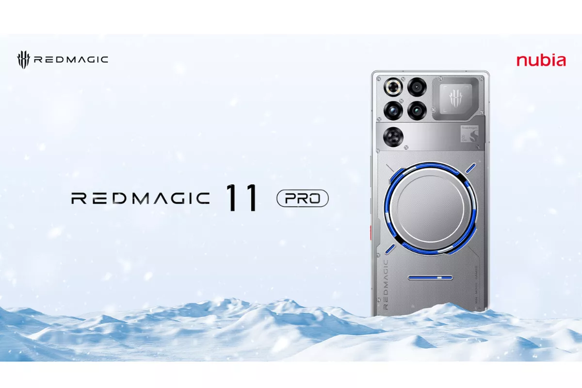 Poster peluncuran HP nubia terbaru tipe RedMagic 11 Pro edisi warna perak dengan latar belakang hamparan salju putih.