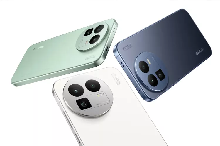 Tiga varian warna HP Realme dengan modul kamera bulat besar hasil kolaborasi Ricoh GR.