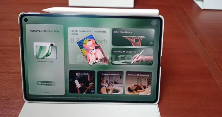 Tampilan menu spesifikasi Huawei MatePad Mini dengan layar PaperMatte Display OLED 120Hz berukuran 8,8 inci.