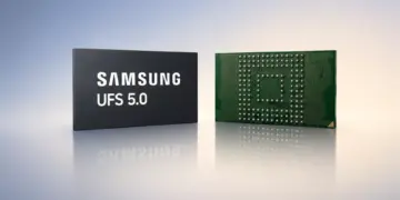 Bentuk fisik komponen memori internal Samsung UFS 5.0 tampak depan dengan logo resmi dan tampak belakang bagian pin konektor.