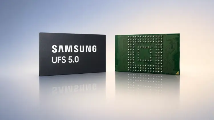 Bentuk fisik komponen memori internal Samsung UFS 5.0 tampak depan dengan logo resmi dan tampak belakang bagian pin konektor.