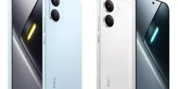 Desain bodi depan dan belakang smartphone Poco X8 Pro warna biru muda dan putih dengan layar beraksen cahaya futuristik.