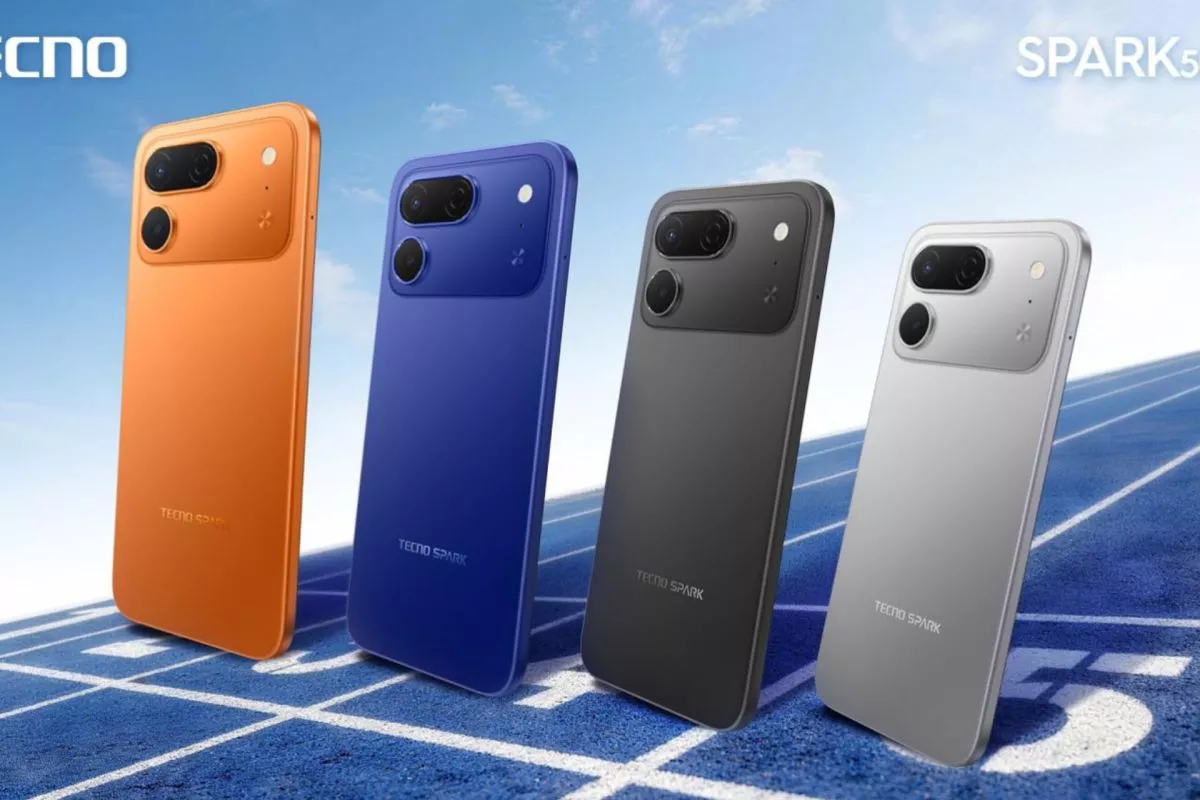 Empat varian warna Tecno Spark 50 Pro meliputi oranye, biru, hitam, dan perak yang berjejer miring di atas lintasan lari.
