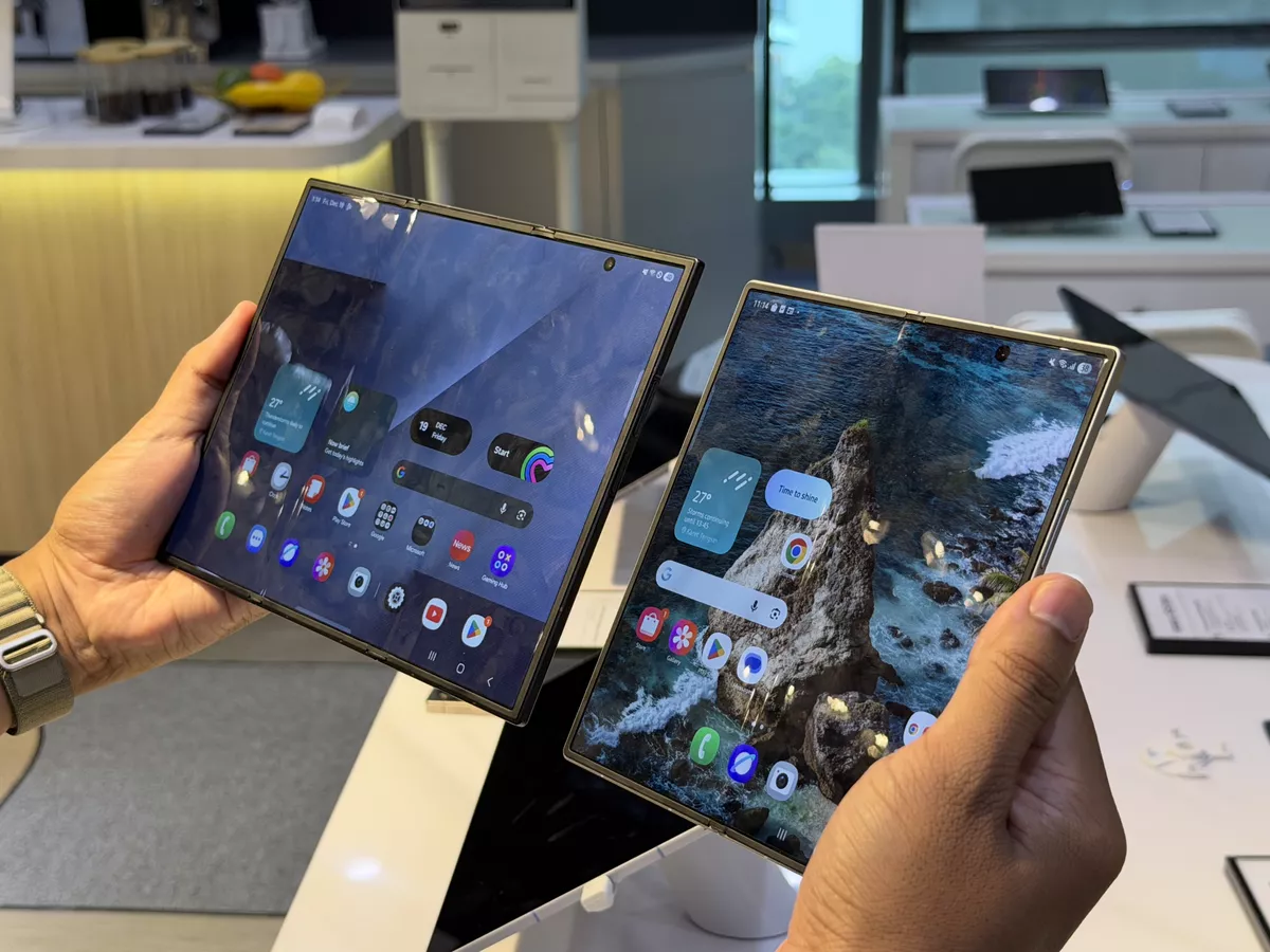 Hands-on perbandingan dua perangkat Foldable Samsung dengan layar fleksibel ultra lebar