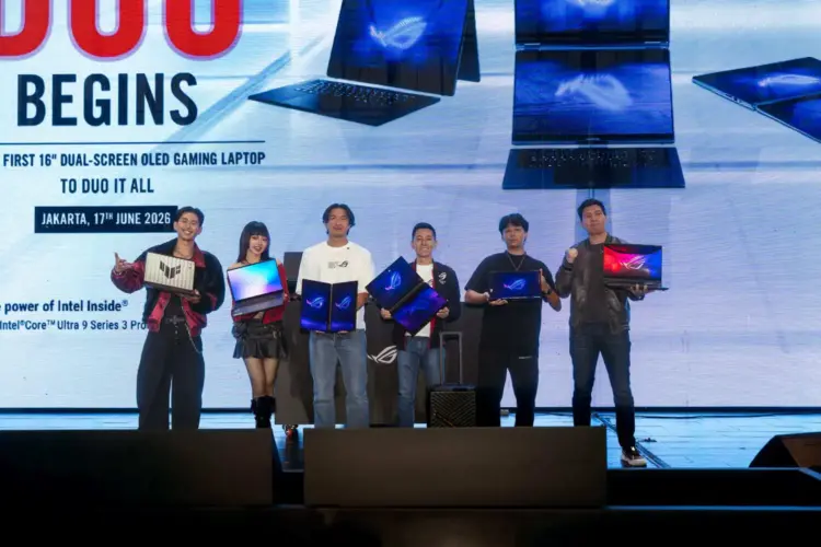 Jajaran Team ROG bersama Lenny Lin selaku Country Manager ASUS Indonesia saat peluncuran resmi laptop dual-screen ASUS ROG Zephyrus Duo GX651 di Jakarta.