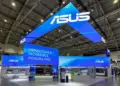 Suasana megah booth ASUS di pameran Computex 2026 yang menampilkan tema Ubiquitous AI Incredible Possibilities untuk memperkenalkan ekosistem ASUS AI PC terbaru.