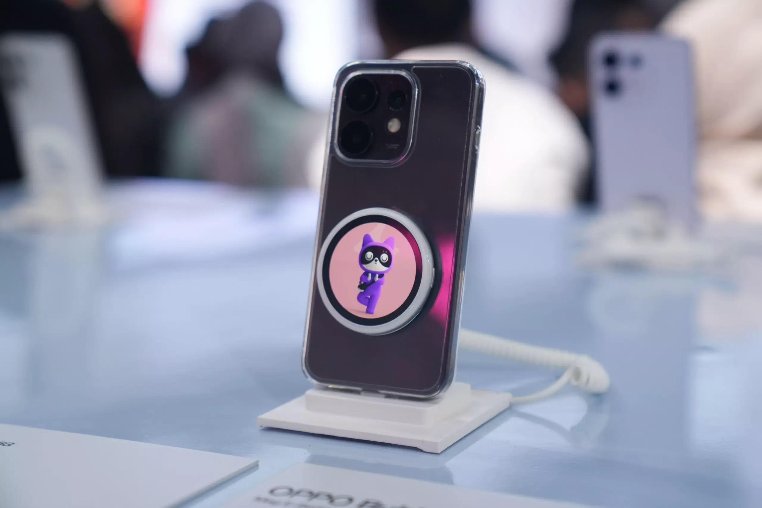 Inovasi OPPO Bubble hadir sebagai second screen interaktif pada lini OPPO Reno16 Series.