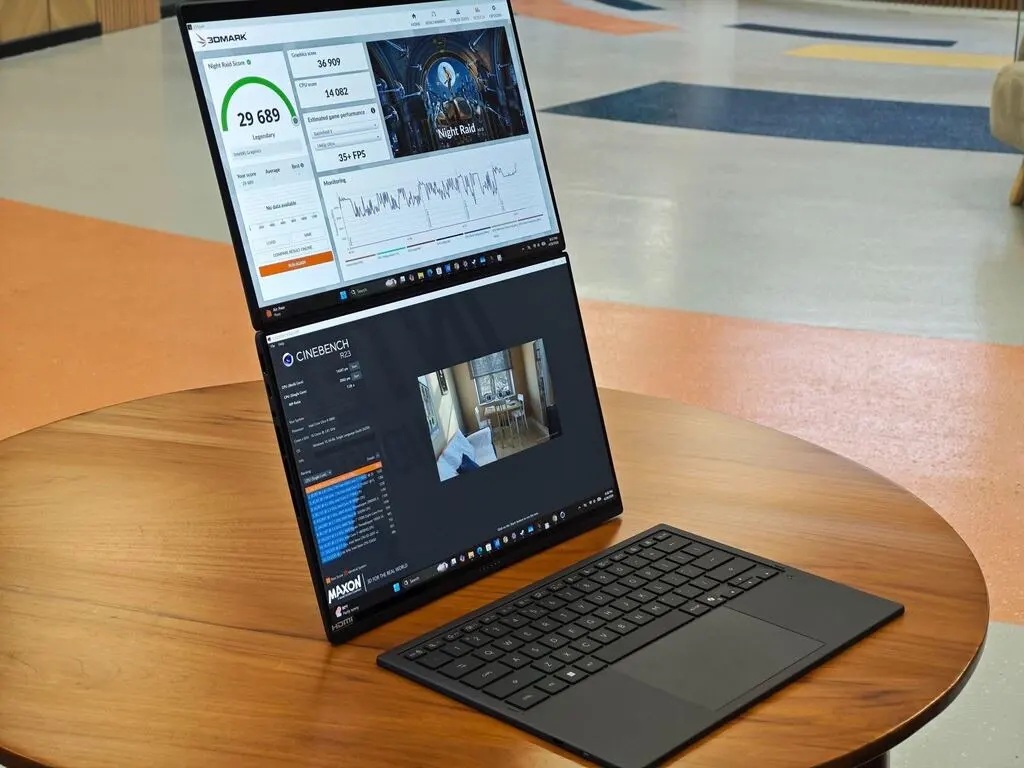 Demonstrasi penggunaan stylus pen pintar pada panel sentuh ganda ASUS Lumina Pro OLED milik ASUS Zenbook DUO 2026.