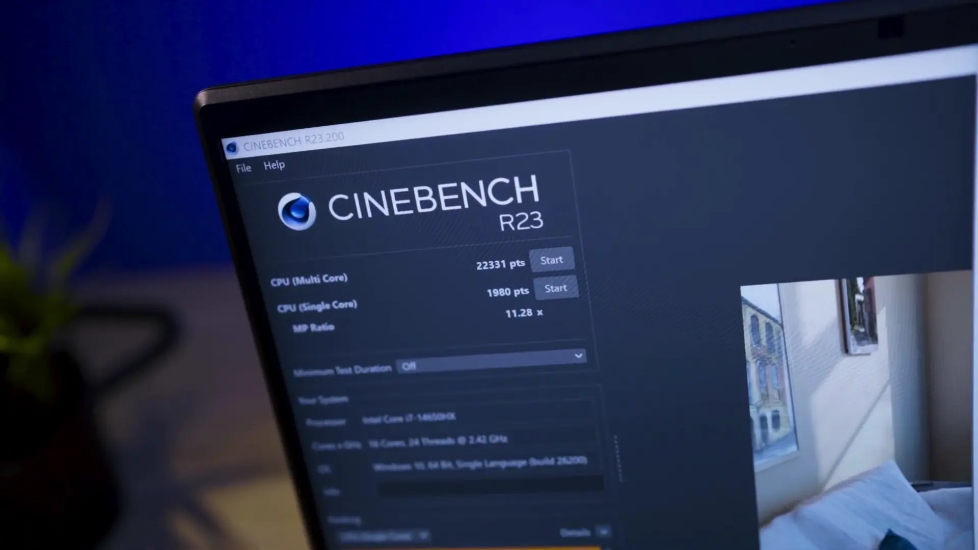 Grafik data hasil uji performa benchmark sintetis dan frame rate gaming AAA pada laptop HyperX Omen 15.